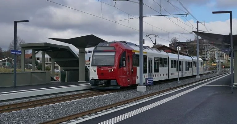 Samuel García y la empresa Kansas City de México construirán un tren en Nuevo León